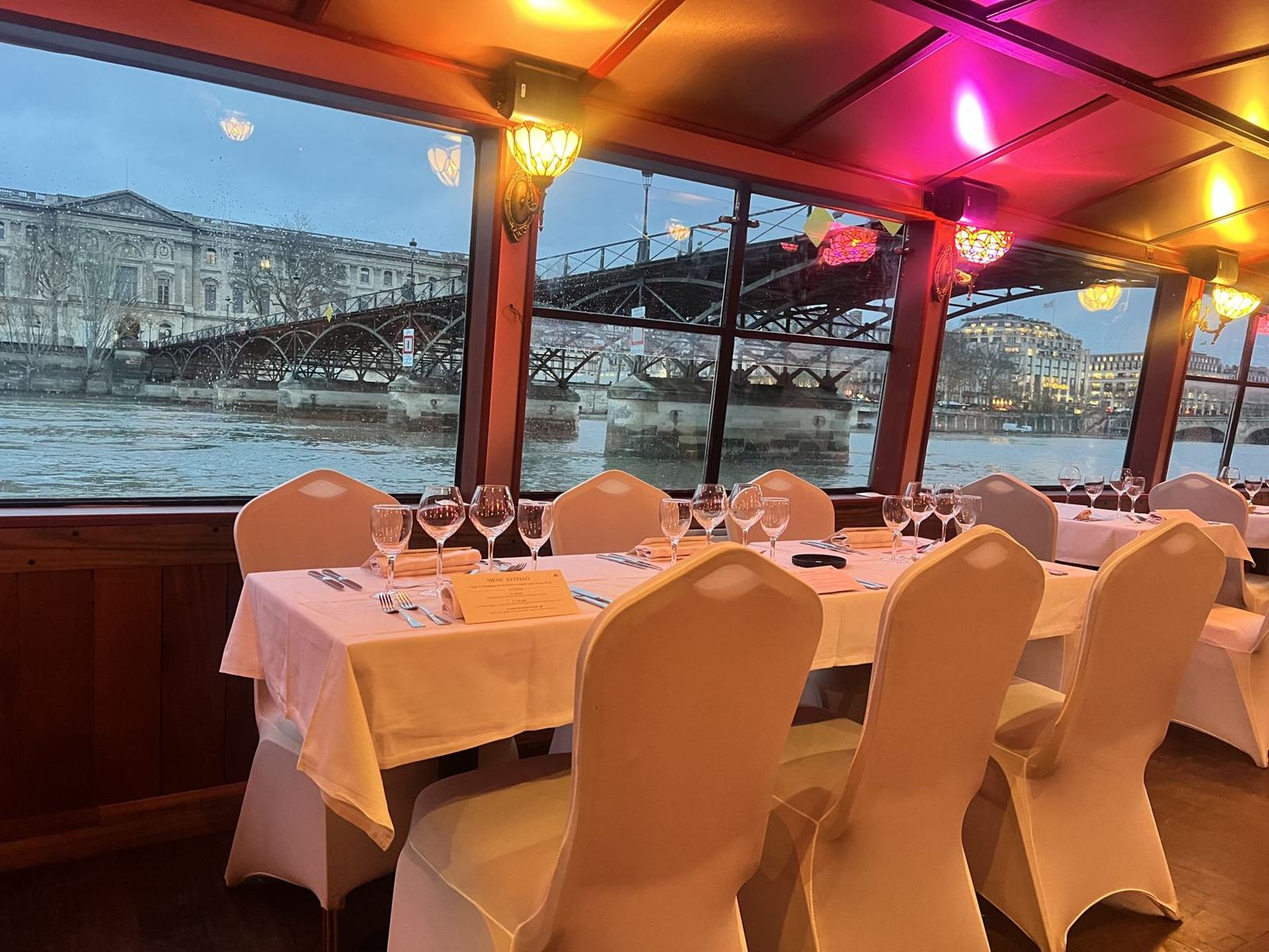 Tables along the windows, facing the Louvre
