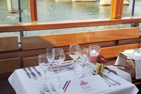 La salle vitrée du Calife au déjeuner